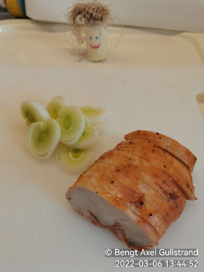 Purja hjälper till i köket