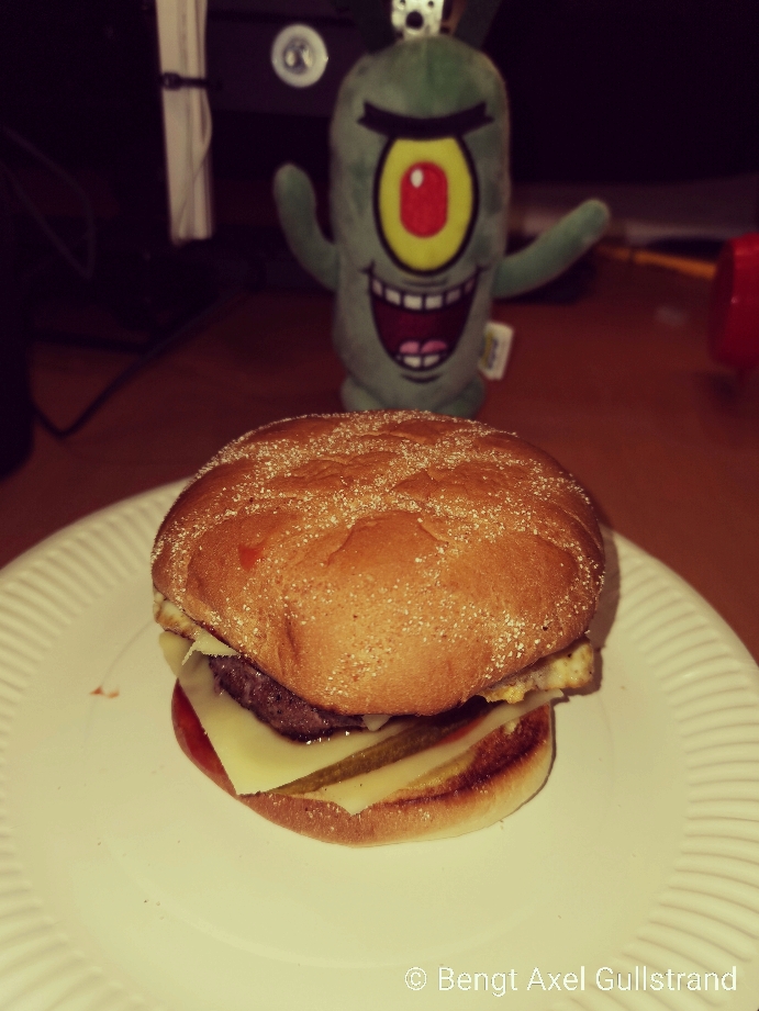 Shelldon Plankton har äntligen fått en mumso burgare!