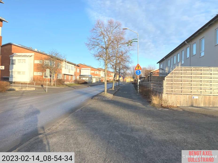 Hallstavik - på väg till vårdcentralen